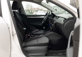 Подержанный автомобиль Skoda Octavia Liftback 2015 года (19 фото)