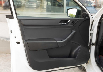 Подержанный автомобиль Skoda Rapid Liftback 2017 года (15 фото)