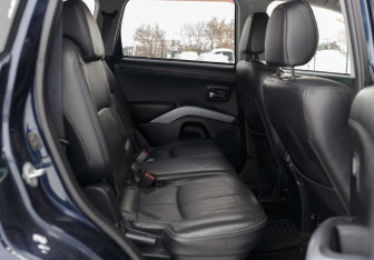 Подержанный автомобиль Mitsubishi Outlander 2010 года (17 фото)