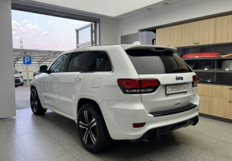 Подержанный автомобиль Jeep Grand Cherokee 2014 года (6 фото)