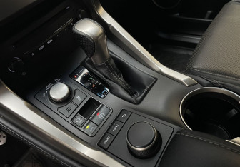 Подержанный автомобиль Lexus NX 2015 года (11 фото)