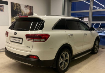 Подержанный автомобиль Kia Sorento 2016 года (5 фото)