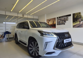 Подержанный автомобиль Lexus LX 2017 года (3 фото)