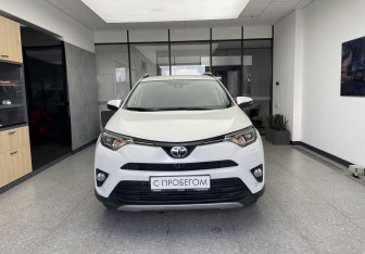 Подержанный автомобиль Toyota RAV4 2017 года (2 фото)
