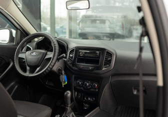 Подержанный автомобиль LADA (ВАЗ) XRAY 2019 года (10 фото)