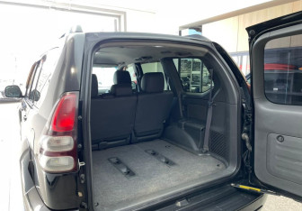 Подержанный автомобиль Toyota Land Cruiser Prado 2003 года (8 фото)