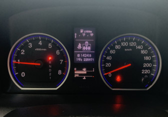 Подержанный автомобиль Honda CR-V 2011 года (14 фото)