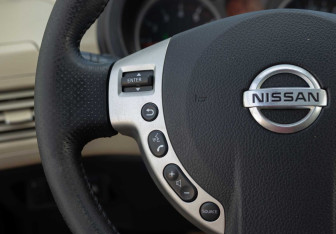 Подержанный автомобиль Nissan X-Trail 2008 года (12 фото)