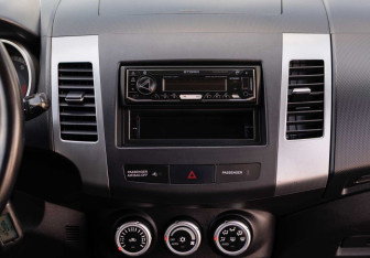 Подержанный автомобиль Mitsubishi Outlander 2007 года (13 фото)