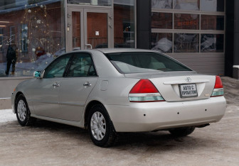 Подержанный автомобиль Toyota Mark II Sedan 2002 года (7 фото)