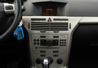 Подержанный автомобиль Opel Astra Sedan 2008 года (14 фото)