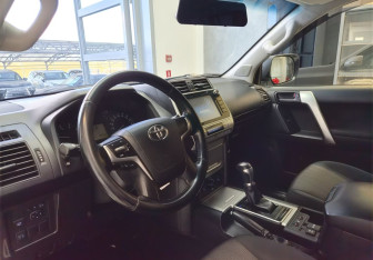 Подержанный автомобиль Toyota Land Cruiser Prado 2018 года (7 фото)