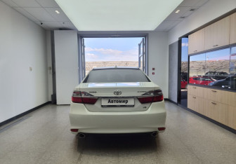 Подержанный автомобиль Toyota Camry Sedan 2016 года (5 фото)