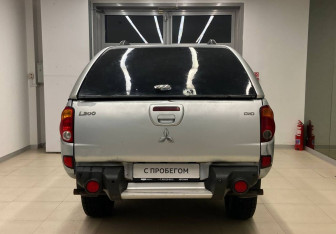 Подержанный автомобиль Mitsubishi L200 2007 года (6 фото)