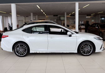 Новый Toyota Camry Sedan 2025 (9 фото)