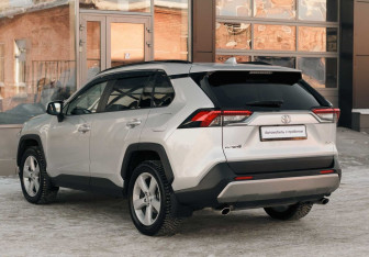 Подержанный автомобиль Toyota RAV4 2020 года (7 фото)