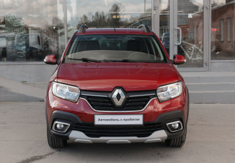 Подержанный автомобиль Renault Sandero 2020 года (2 фото)