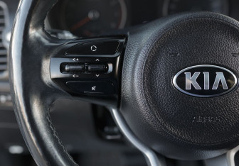 Подержанный автомобиль Kia Rio Hatchback 2018 года (12 фото)