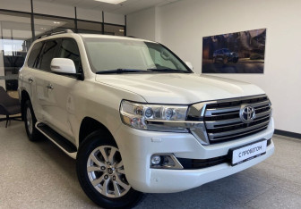 Подержанный автомобиль Toyota Land Cruiser Suv 2017 года (4 фото)
