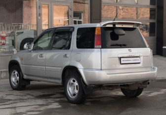 Подержанный автомобиль Honda CR-V 1999 года (7 фото)