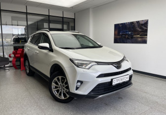 Подержанный автомобиль Toyota RAV4 2017 года (3 фото)