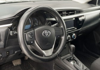 Подержанный автомобиль Toyota Corolla Sedan 2014 года (11 фото)
