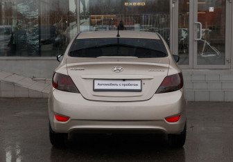 Подержанный автомобиль Hyundai Solaris Sedan 2014 года (6 фото)