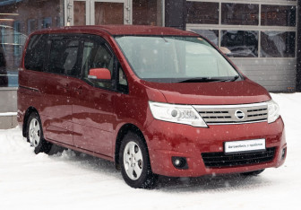 Подержанный автомобиль Nissan Serena Minivan 2009 года (3 фото)