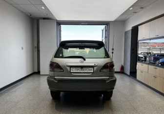 Подержанный автомобиль Lexus RX 2002 года (5 фото)