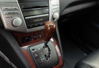 Подержанный автомобиль Lexus RX 2007 года (14 фото)