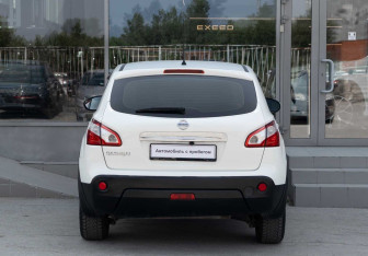Подержанный автомобиль Nissan Qashqai 2011 года (6 фото)