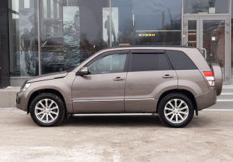 Подержанный автомобиль Suzuki Grand Vitara 2012 года (8 фото)