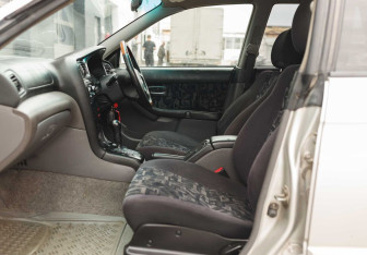 Подержанный автомобиль Subaru Legacy Wagon 2001 года (17 фото)