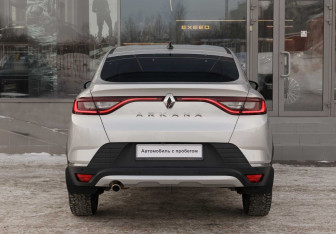 Подержанный автомобиль Renault Arkana 2021 года (6 фото)