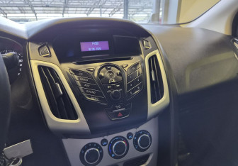 Подержанный автомобиль Ford Focus Sedan 2011 года (11 фото)