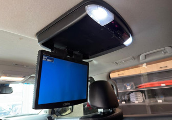 Подержанный автомобиль Toyota Land Cruiser Suv 2011 года (18 фото)