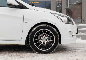 Подержанный автомобиль Hyundai Solaris Hatchback 2014 года (9 фото)