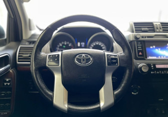 Подержанный автомобиль Toyota Land Cruiser Prado 2017 года (18 фото)