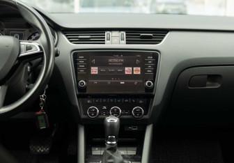 Подержанный автомобиль Skoda Octavia Liftback 2018 года (14 фото)