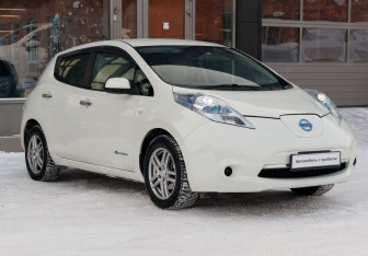 Подержанный автомобиль Nissan Leaf 2011 года (3 фото)