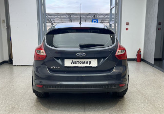 Подержанный автомобиль Ford Focus Hatchback 2012 года (5 фото)