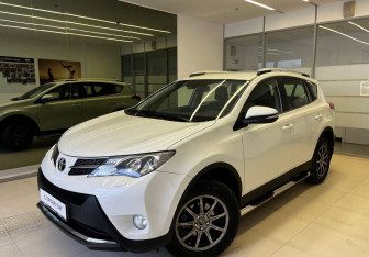 Подержанный автомобиль Toyota RAV4 2013 года (1 фото)