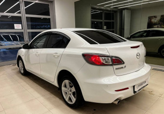 Подержанный автомобиль Mazda 3 Sedan 2012 года (6 фото)