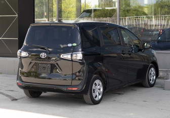 Подержанный автомобиль Toyota Sienta 2019 года (5 фото)