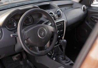 Подержанный автомобиль Renault Duster 2015 года (11 фото)