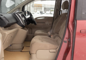 Подержанный автомобиль Nissan Serena Minivan 2009 года (20 фото)