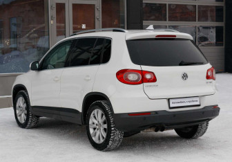 Подержанный автомобиль Volkswagen Tiguan 2010 года (7 фото)