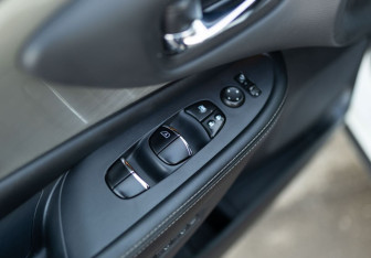 Подержанный автомобиль Nissan Murano Suv 2020 года (18 фото)