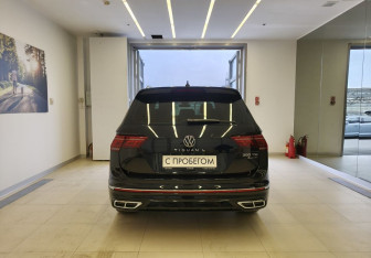 Подержанный автомобиль Volkswagen Tiguan 2023 года (5 фото)