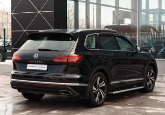 Подержанный автомобиль Volkswagen Touareg 2021 года (5 фото)